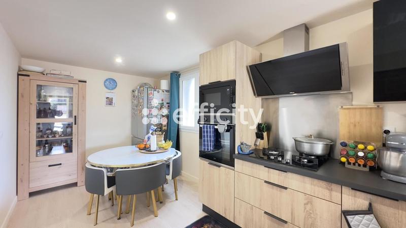 Maison - 205 m² - 8 pièces