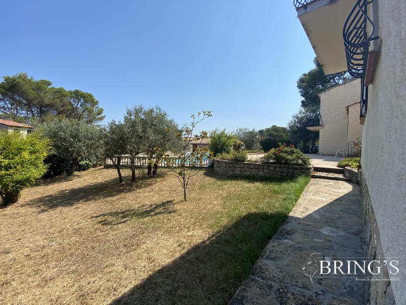 Villa - 181 m² - 9 pièces