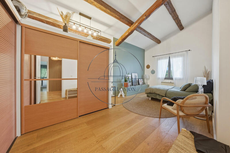 Villa - 185 m² - 6 pièces