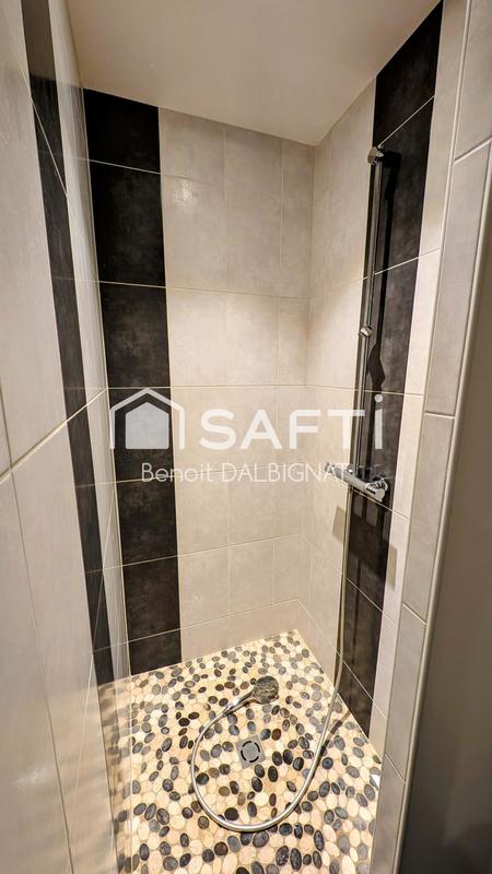 Maison - 218 m² - 9 pièces