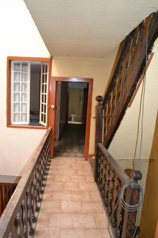 Maison - 250 m² - 6 pièces