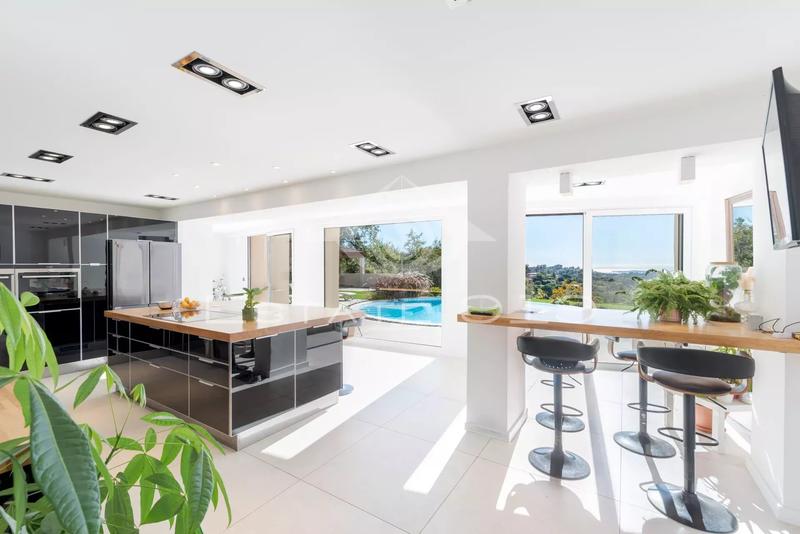 Villa - 400 m² - 8 pièces