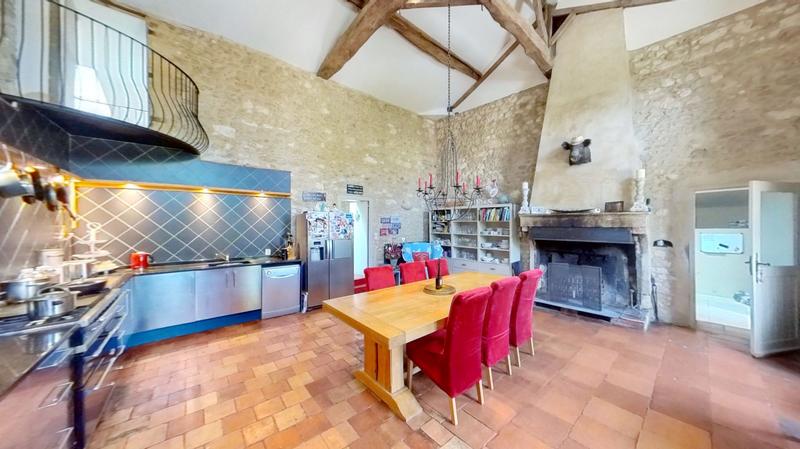 Maison traditionnelle - 181 m² - 9 pièces