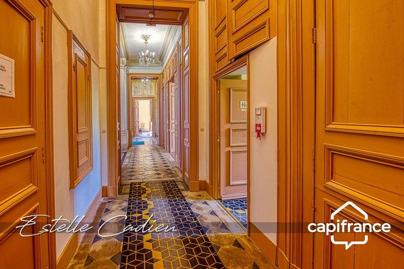 Château - 843 m² - 16 pièces