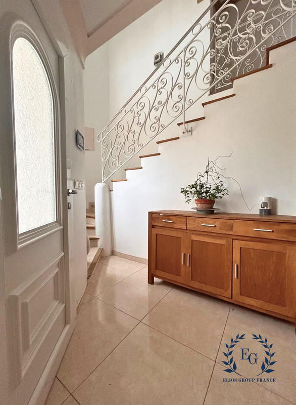 Maison traditionnelle - 272 m² - 10 pièces