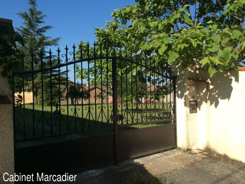 Maison - 234 m² - 8 pièces