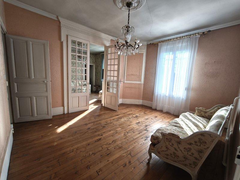 Maison - 195 m² - 7 pièces