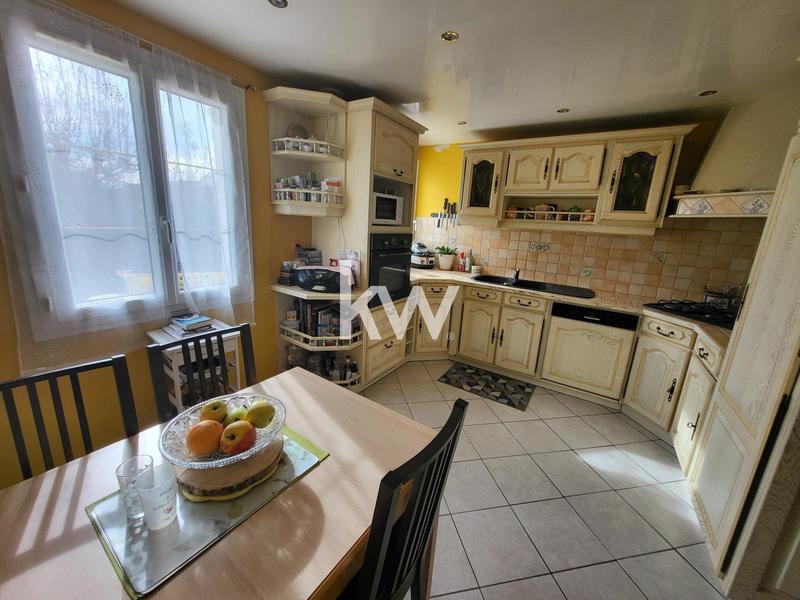 Maison - 99 m² - 5 pièces