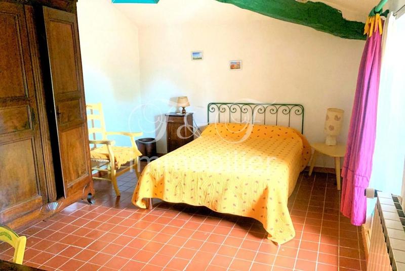 Propriété - 600 m²