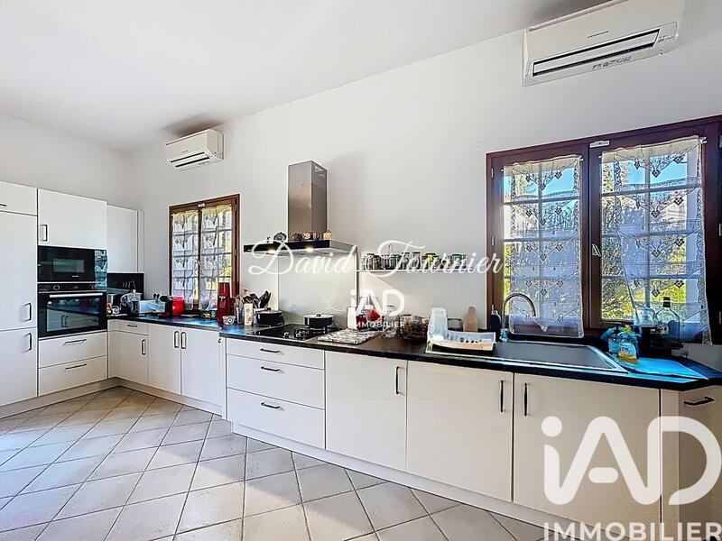 Maison - 350 m² - 9 pièces