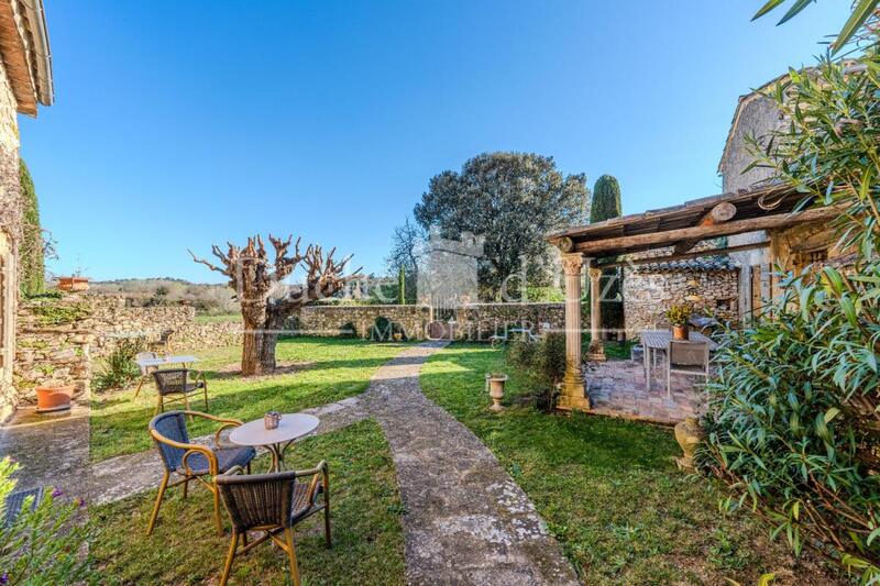 Mas - 275 m² - 7 pièces