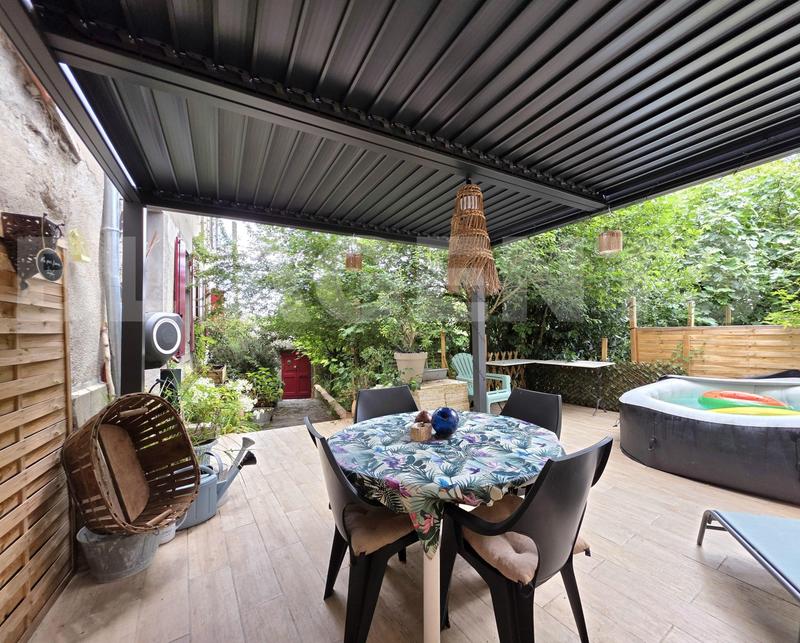 Maison - 280 m² - 8 pièces