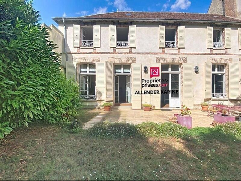 Maison - 241 m² - 9 pièces