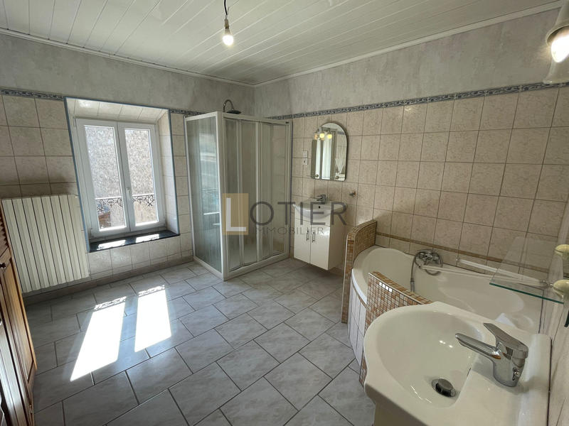 Maison - 137 m² - 5 pièces