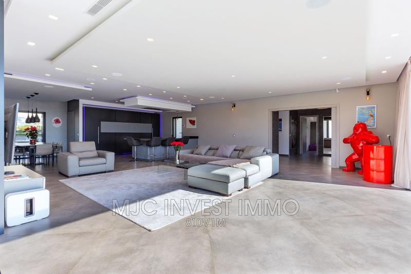 Villa - 257 m² - 10 pièces