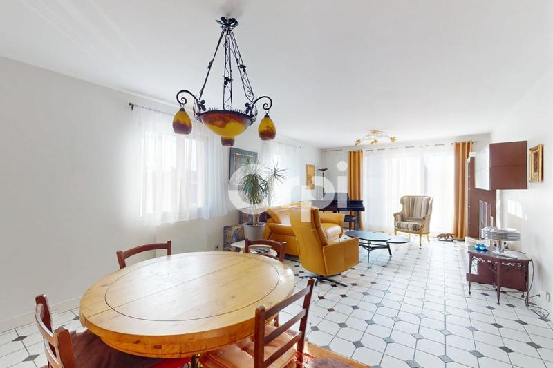 Maison - 205 m² - 7 pièces