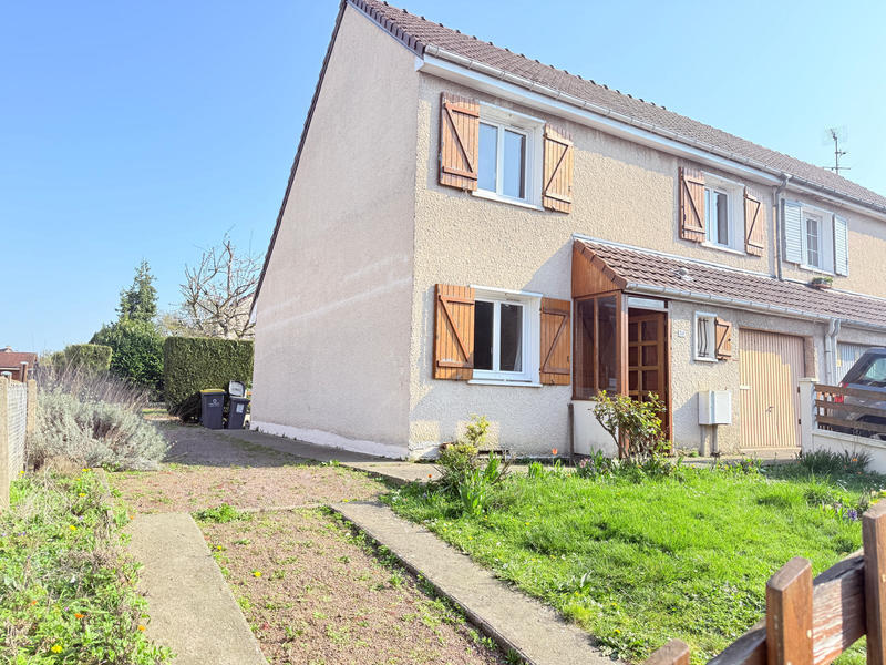 Maison - 90 m² - 5 pièces