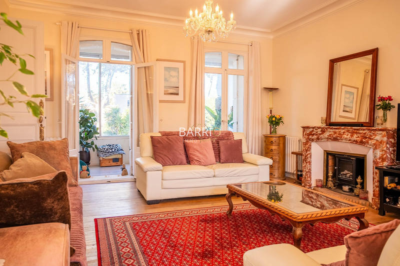 Maison - 224 m² - 7 pièces