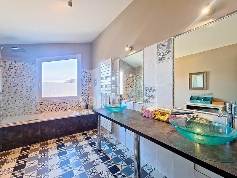 Maison - 310 m² - 8 pièces