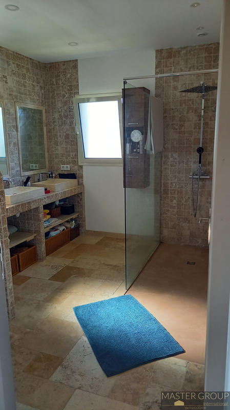 Villa - 200 m² - 6 pièces