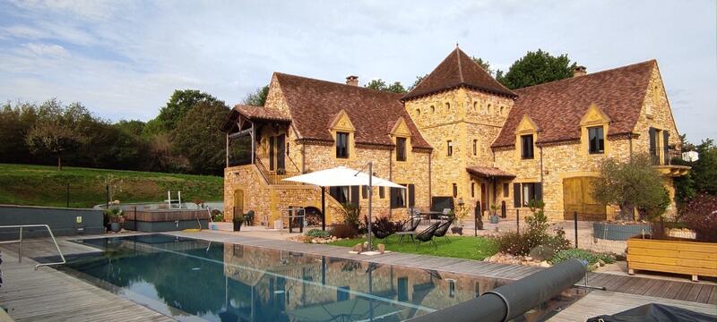 Demeure - 450 m² - 9 pièces