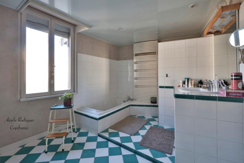 Maison - 216 m² - 6 pièces