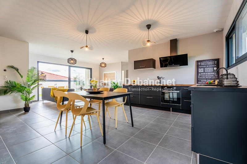 Maison - 100 m² - 5 pièces