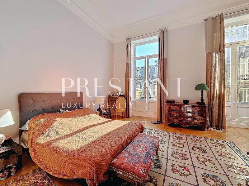 Appartement - 231 m² - 6 pièces