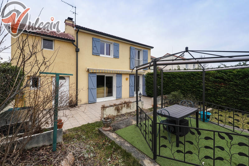 Maison - 104 m² - 5 pièces