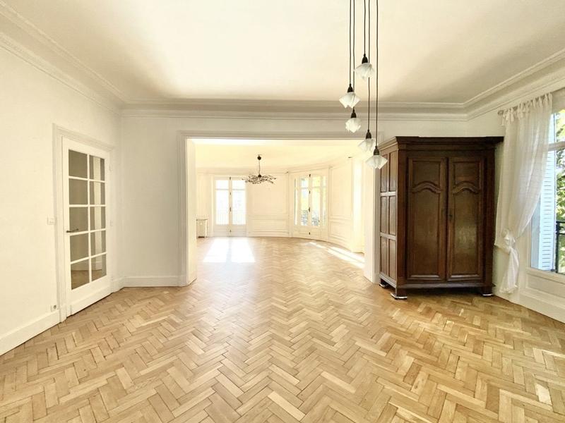 Appartement - 196 m² - 6 pièces