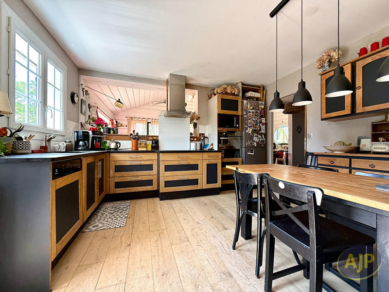 Maison - 136 m² - 6 pièces