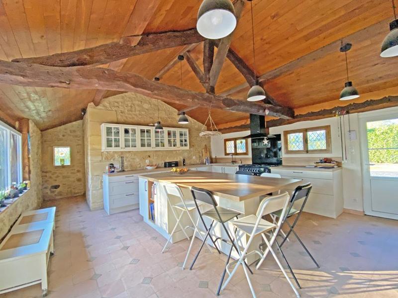 Maison en pierre - 232 m² - 7 pièces