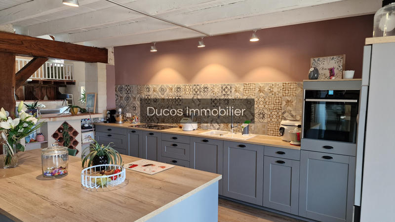 Maison - 447 m² - 6 pièces