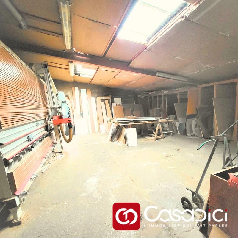 Entrepôt - 1 918 m²