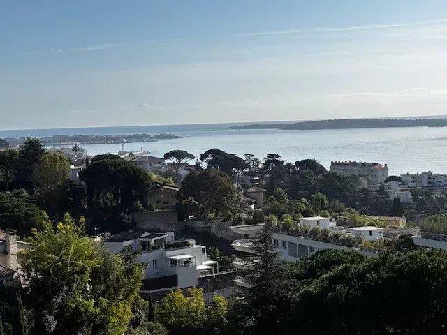 Appartement - 98 m² - 3 pièces