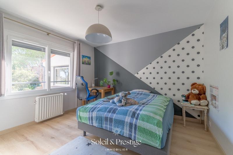 Maison - 180 m² - 9 pièces