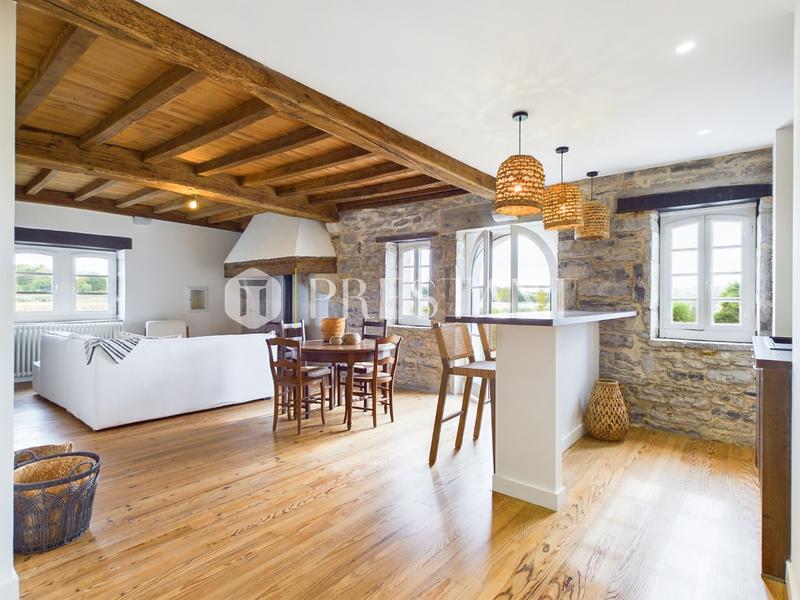 Maison - 410 m² - 10 pièces