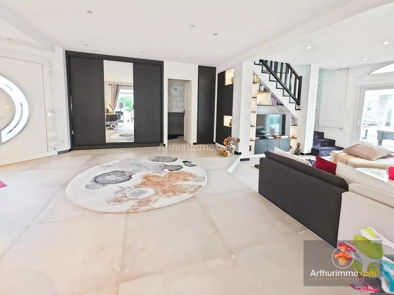 Maison - 178 m² - 8 pièces