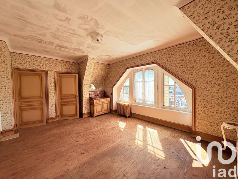 Maison - 270 m² - 9 pièces