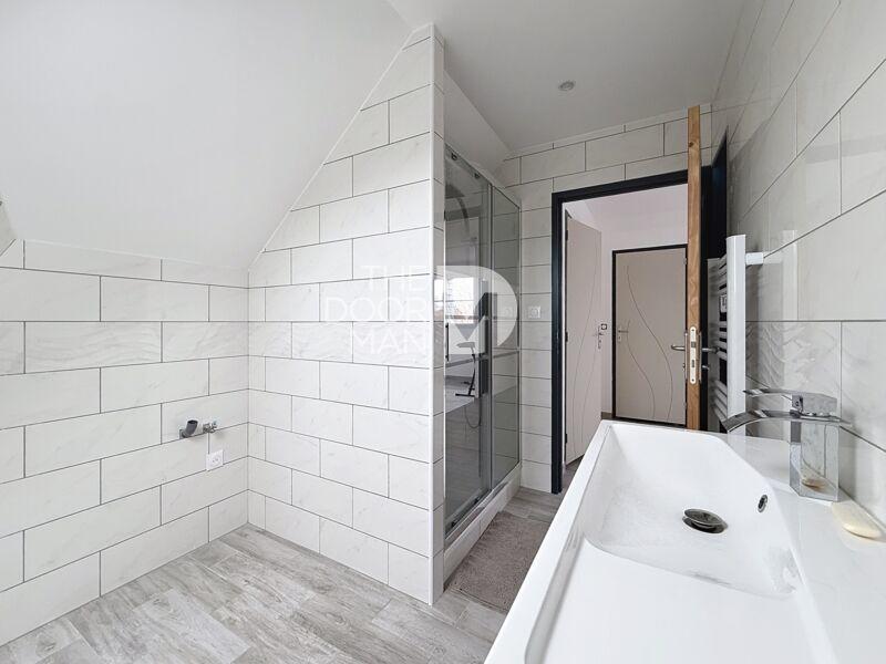 Demeure - 249 m² - 12 pièces