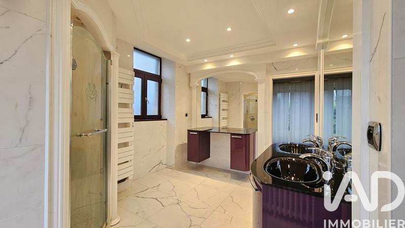 Maison de ville - 195 m² - 9 pièces