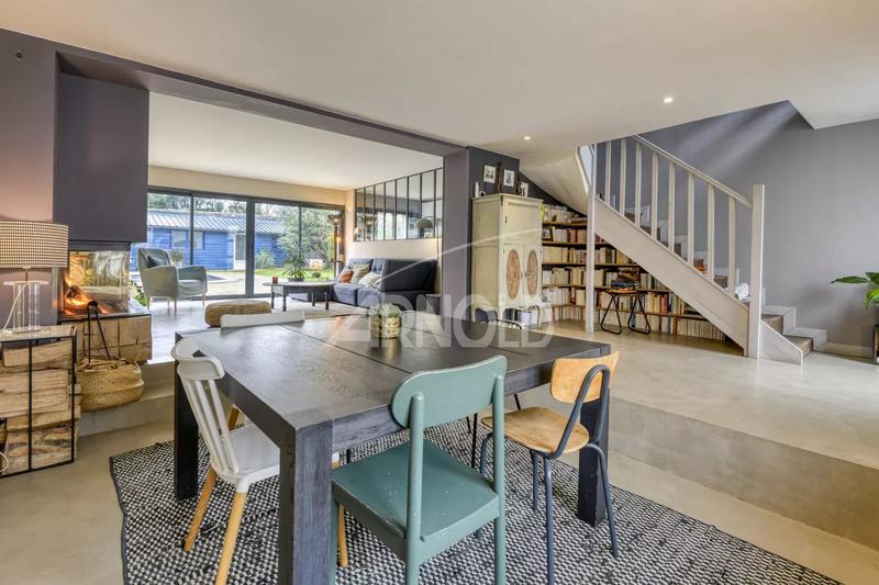 Maison - 161 m² - 9 pièces