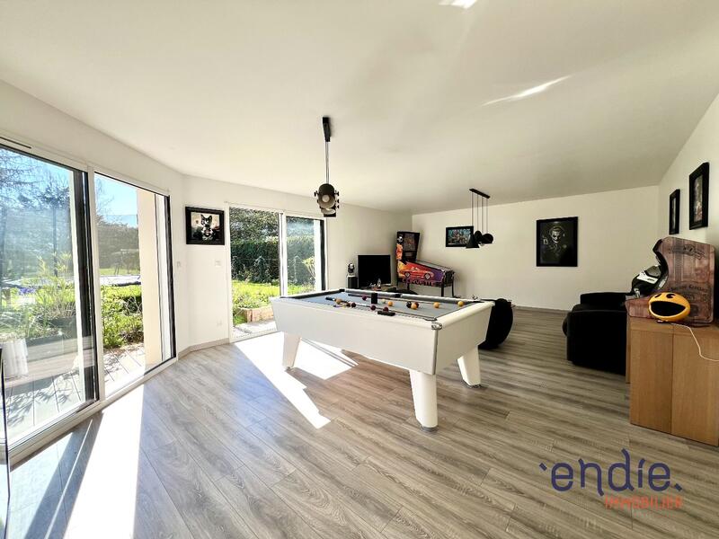 Maison - 200 m² - 6 pièces