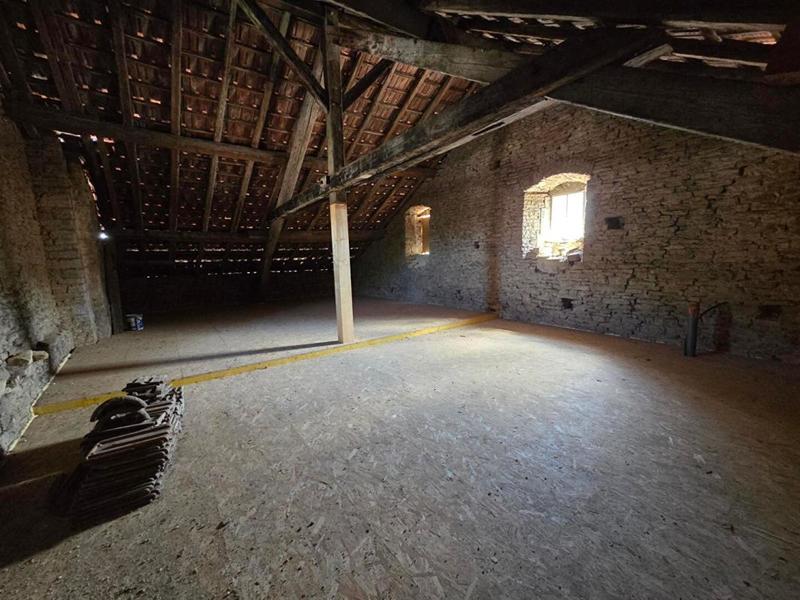 Appartement - 104 m² - 1 pièce