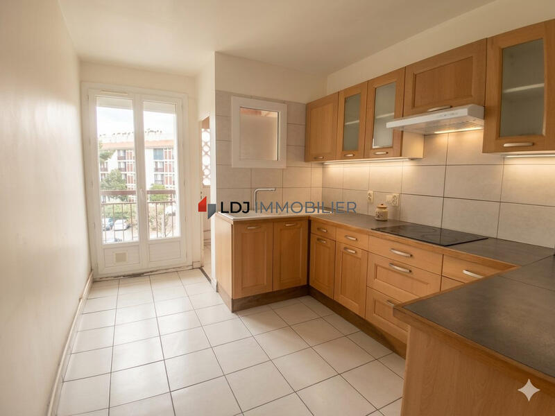 Appartement - 99 m² - 4 pièces