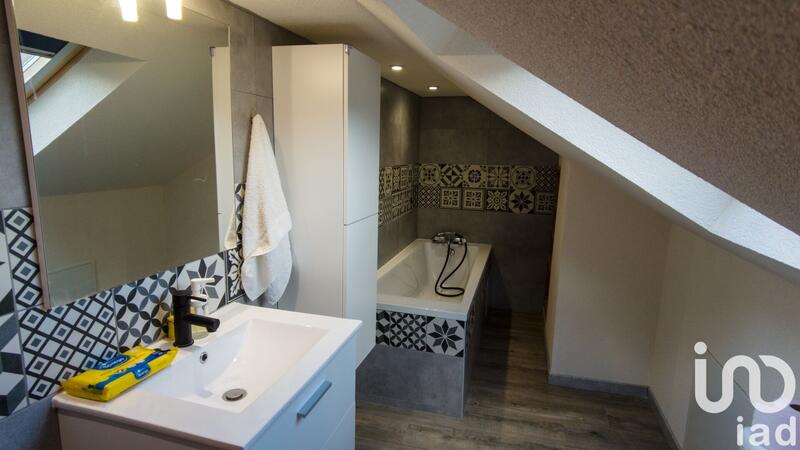 Maison - 99 m² - 5 pièces