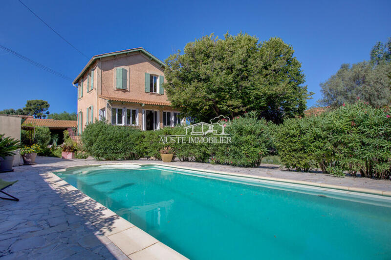 Maison - 186 m² - 8 pièces