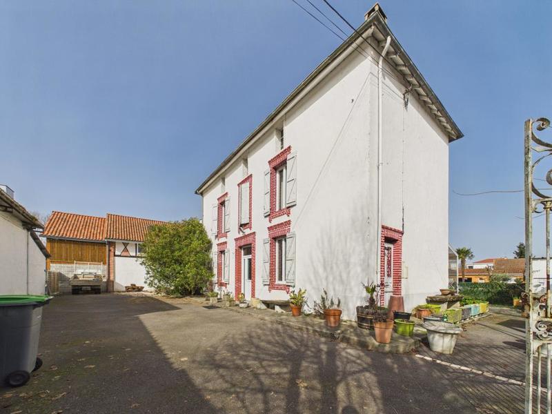 Maison - 208 m² - 7 pièces