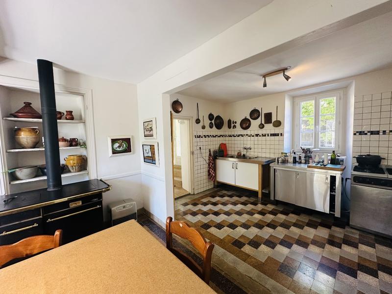 Propriété - 300 m² - 12 pièces