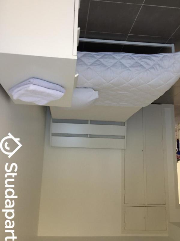 Chambre - 11 m² - 1 pièce